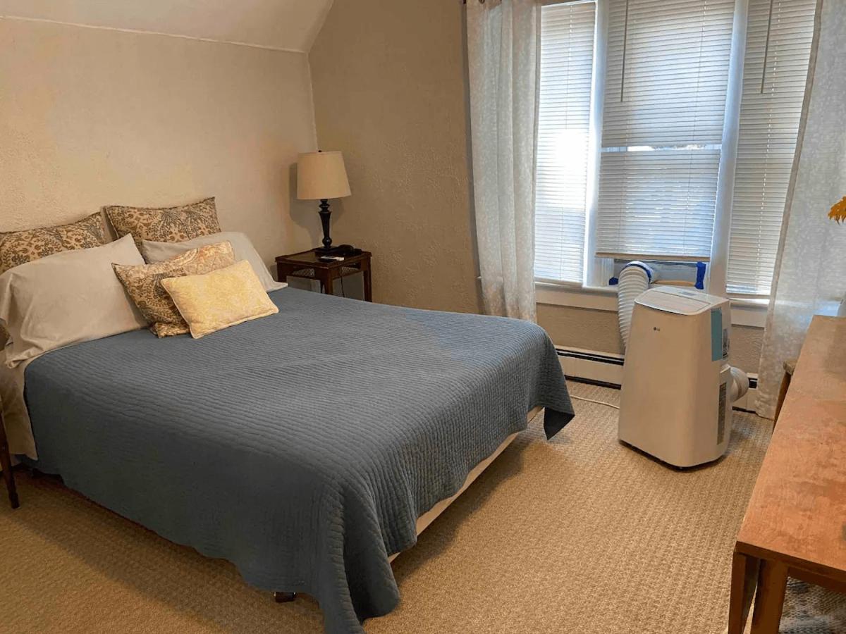 Cozy 3 & 4 Bed Home 2 Blocks To Hospitals & Lambeau Green Bay Dış mekan fotoğraf