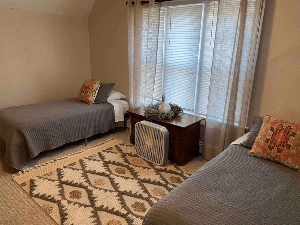 Cozy 3 & 4 Bed Home 2 Blocks To Hospitals & Lambeau Green Bay Dış mekan fotoğraf